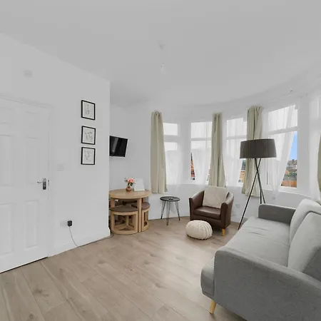 Startlet Stays Apartments - On Elizabeth Line With Free Parking